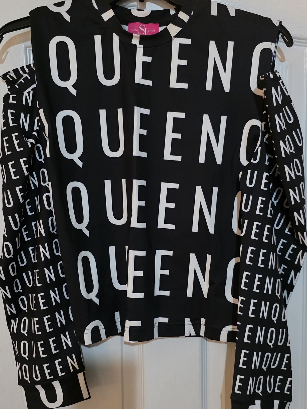 Sassy Jones Black & White "QUEEN" Cold-Shoulder Jogger Top NWOT - Picture 3 of 3